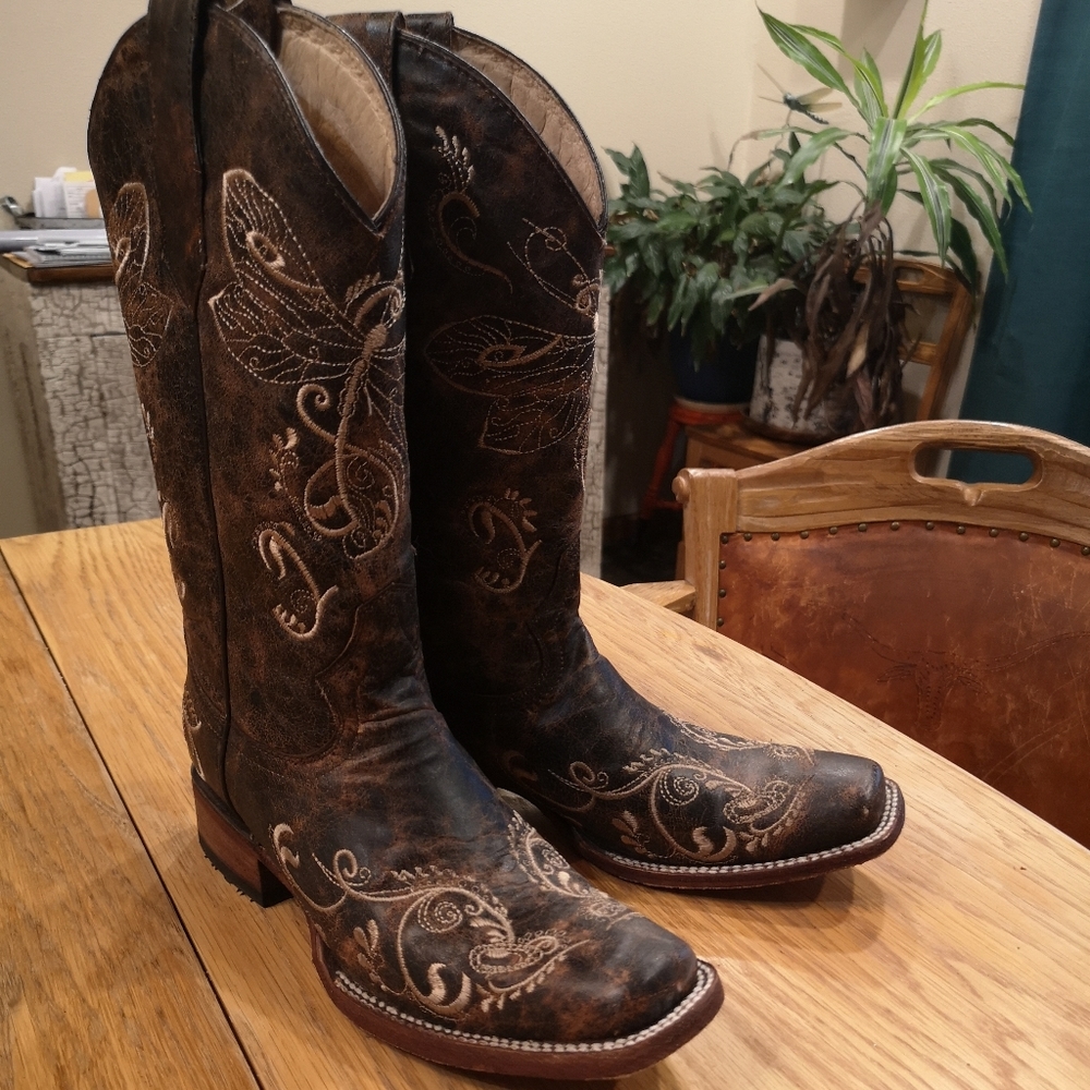 Like new Circle G Cowgirl boots